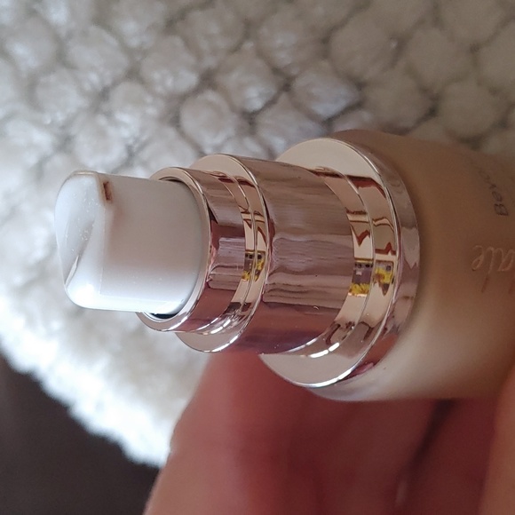 Jane Iredale beyond matte liquid foundation - Picture 2 of 7